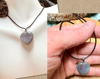 Collar con colgante de corazón de ágata verde, collar de piedra verde natural, collar de corazón de piedra, collar de ágata con cordón marrón, gargantilla con cordón
