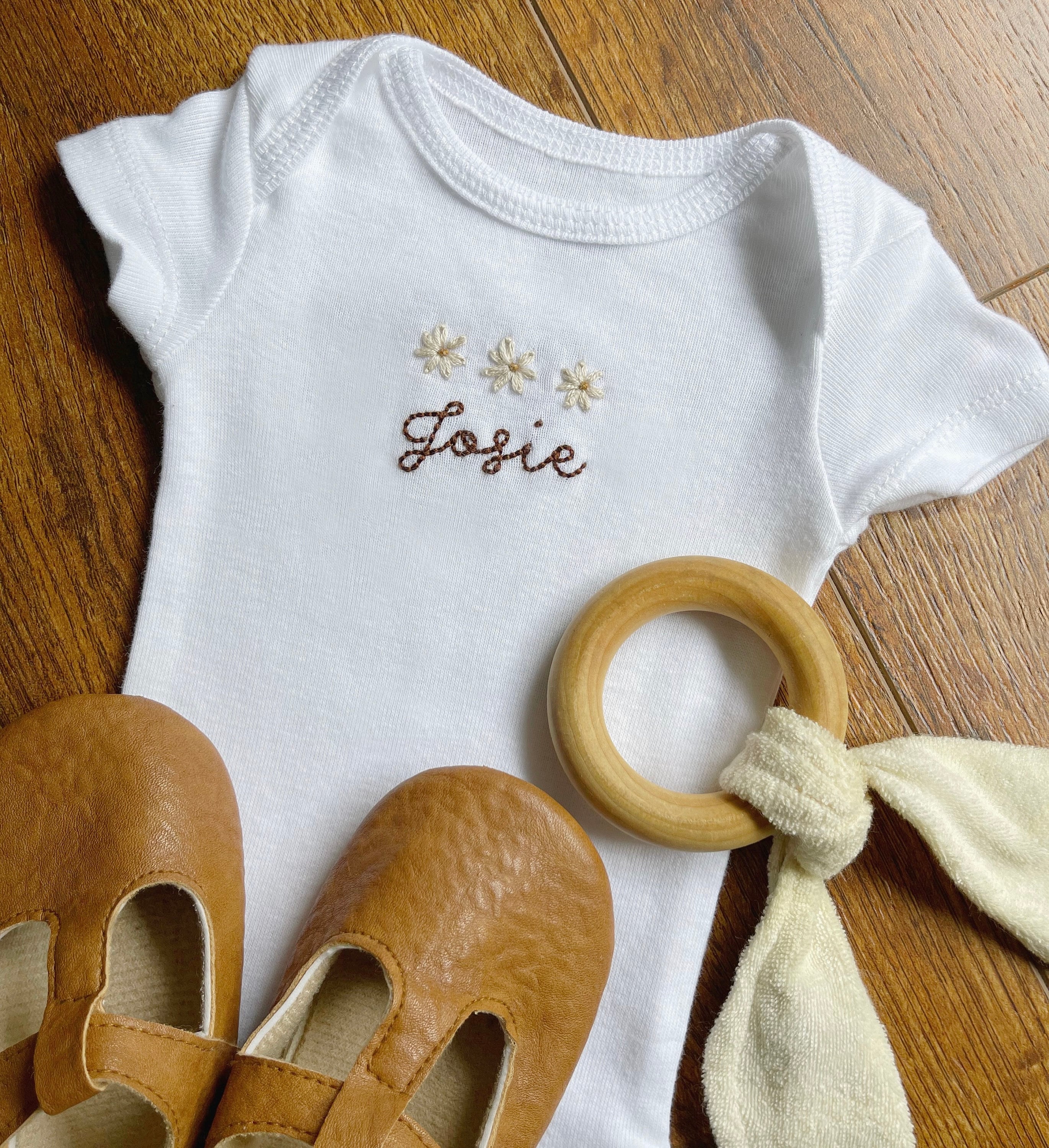 Daisy Baby Onesie®- Customizable Hand Embroidered Shirt-Embroidered Floral  Baby Clothes- Personalized Kids Shirt- Daisy Flower Toddler Shirt