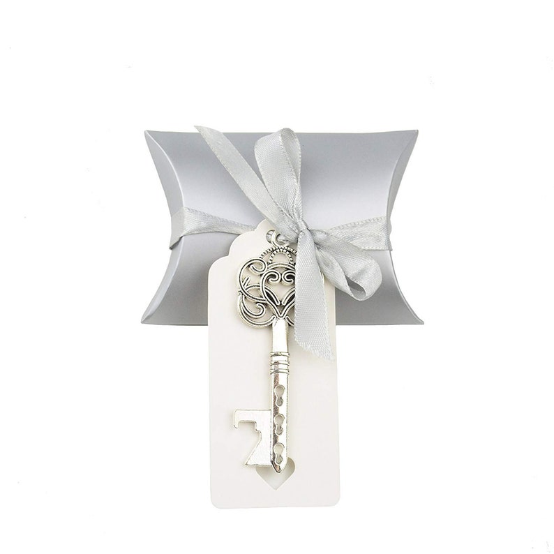 50pcs Vintage Skeleton Key Bottle Openers Wedding Favor Souvenir Gift Set Pillow Candy Box Escort Thank You Tag French Ribbon Antique Silver