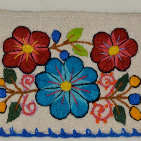 Handmade Alpaca Wool, Medium Size Zip Pouch with Floral Embroidery. Wallet/Cosmetic Case/Pencil Case/Electronic Case. Made in Cusco, Peru