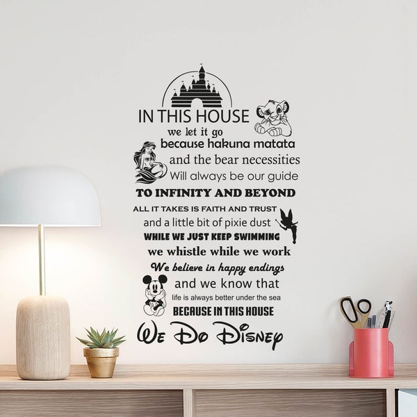 Dans cette maison, nous faisons Disney Sticker mural vinyle autocollant affiche signe citation château Disney cadeau chambre d'enfants salle de jeux art mural chambre d'enfant 4-15 ans