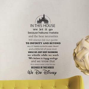 In dit huis doen we Disney Sign Muur Decal Disney Poster Baby Slaapkamer Quote Vinyl Sticker Kindercadeau Kids Decor Speelkamer Wall Art 6b97