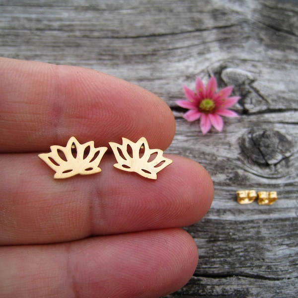 Lotusblüten Stecker gold, Edelstahl, Lotus Ohrringe, minimalistisch, Buddhismus, Symbol Reinheit