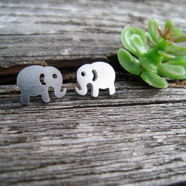 Elefant Ohrstecker silber, Edelstahl versilbert, mini-Elefant, Eli Ohrstecker, minimalistisch