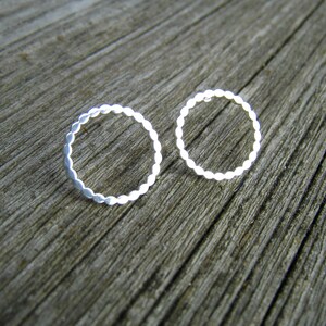 Feine gedrehte Kreis-Stecker silber, gewundene Ringe, Edelstahl, Kreislauf des Lebens, minimalistisch, twisted circle, 1 Paar Bild 7