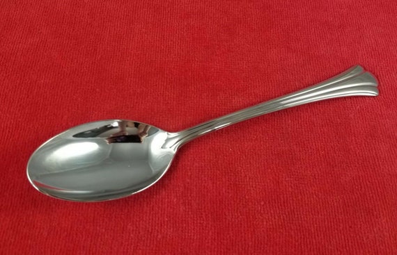 Pie Cake Server ~ Shellbrook by Wallace Stainless Flatware Silverware 10 3/4" 