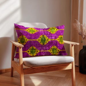 Palma Sunset – Cojín lumbar de terciopelo ikat – Cojín decorativo fucsia y mostaza – Decoración boho chic - Cojín amarillo chartreuse