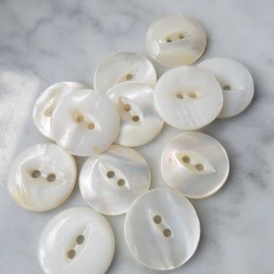Vintage Buttons - Lot of 12 medium size 11/16" natural mother of pearl , fish eye design (jess286)