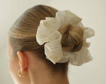 XXL Scrunchie Blumenstickerei wit