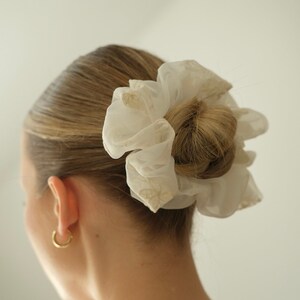 XXL Scrunchie Blumenstickerei weiß Bild 1