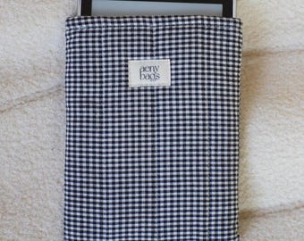 Gestepptes Kindle Sleeve Karo | e-Reader Hülle Gingham | Kindle Tasche schwarz weiß