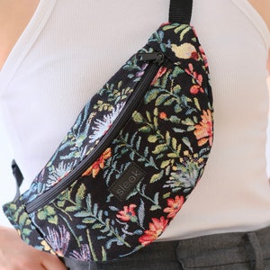 Bauchtasche mit Blumenmuster / Bumbag mit Innentasche schwarz bunt Bild 6