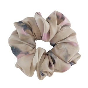 XXL Silk Scrunchie Aquarellprint Pastellfarben image 1