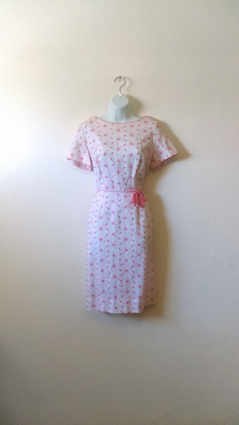 Vintage 50/'s Wiggle Dress Size M Pink /& White Floral Embroidery