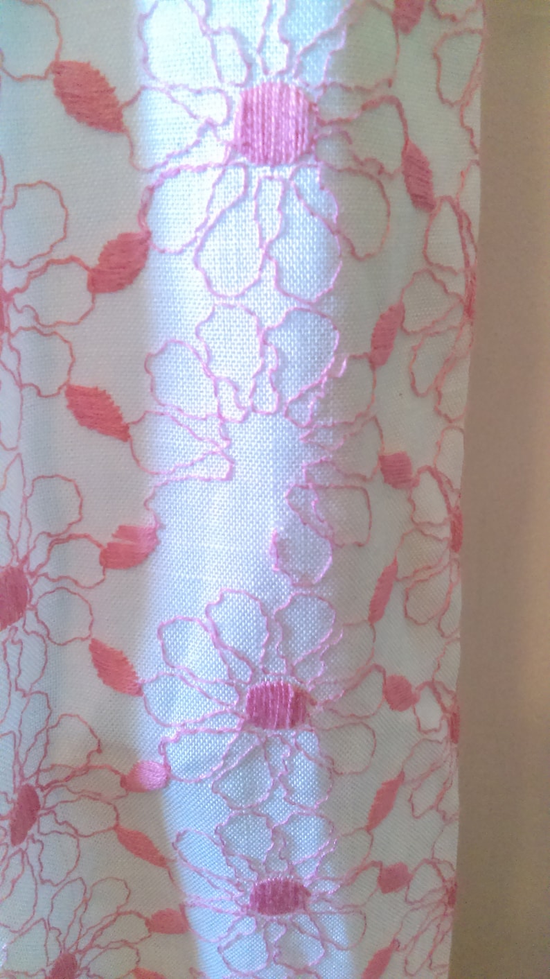 Vintage 50/'s Wiggle Dress Size M Pink /& White Floral Embroidery