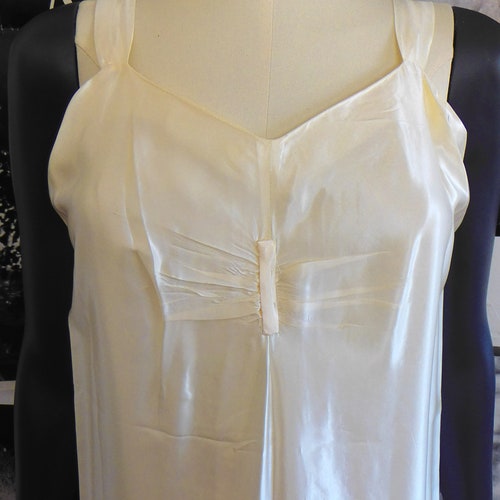 Vintage shops Ivory Lace & Satin Batwing Sleeve Dress - 70's does 20's - Size M-L - Flapper Style 2 Piece Gown