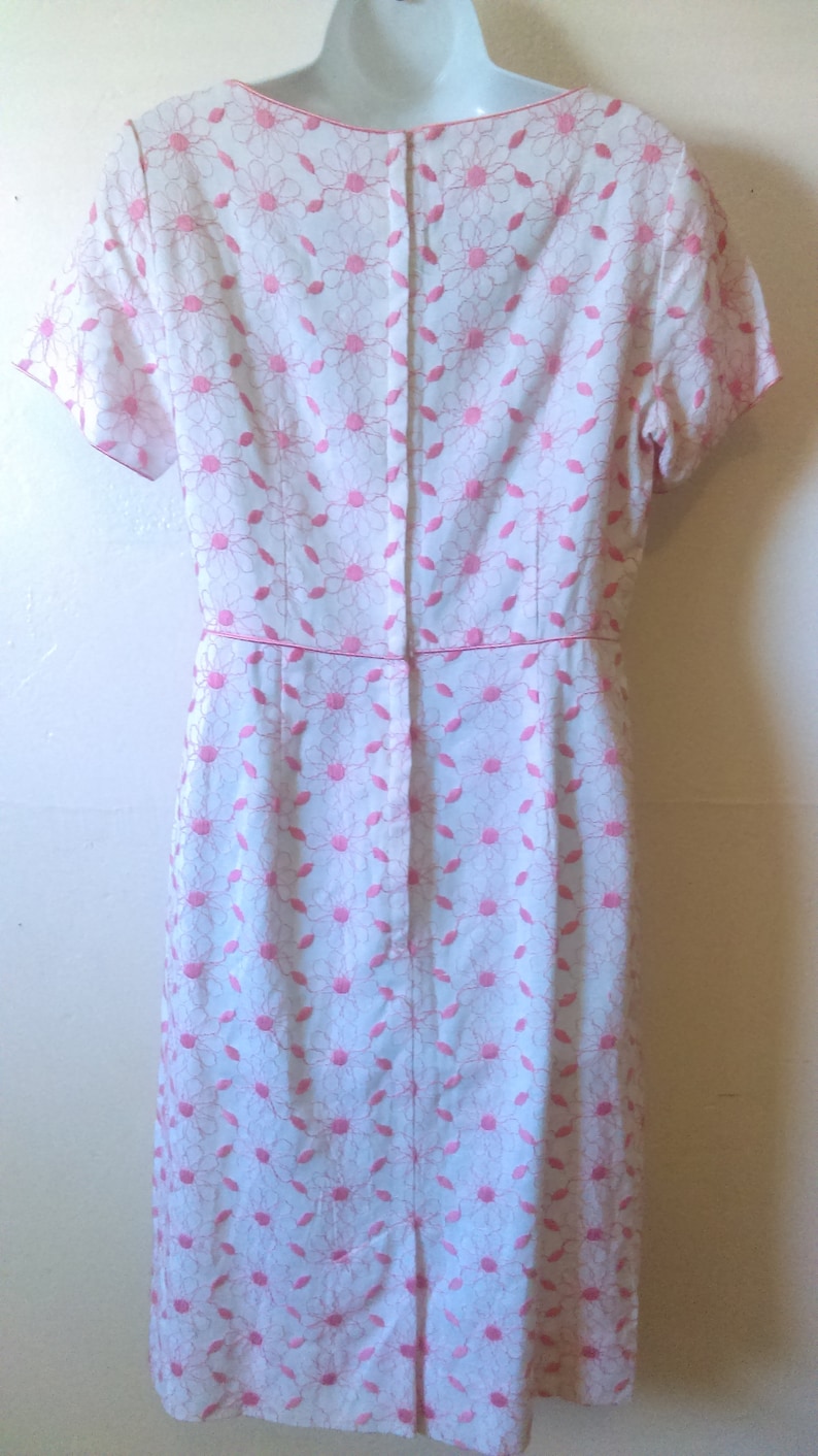 Vintage 50/'s Wiggle Dress Size M Pink /& White Floral Embroidery