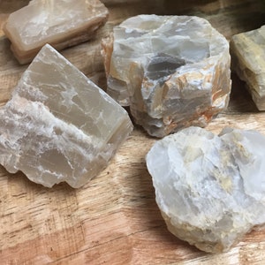 Moonstone Gem Essence