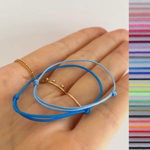 Pulseira da amizade simples em nylon para gêmeos, bebês, crianças, homens e adultos; tamanho ajustável; design minimalista; vermelha com nó deslizante.