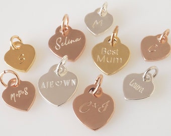 Hartvormige hanger, gegraveerd, gepersonaliseerd, aanpasbaar, schijfvormige hanger, naamketting, schijf met initiaalgravering, cadeau voor vriendin, delicaat