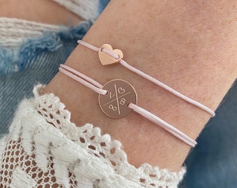 Bracelet de gravure bracelet de nom de coeur bracelet avec bracelet de nom bracelet de famille personnalisé bracelet d'amitié cadeau petite amie marraine