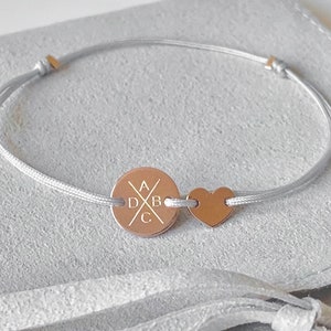Bracelet de gravure bracelet de nom de coeur bracelet avec bracelet de nom bracelet de famille personnalisé bracelet d'amitié cadeau petite amie marraine image 1