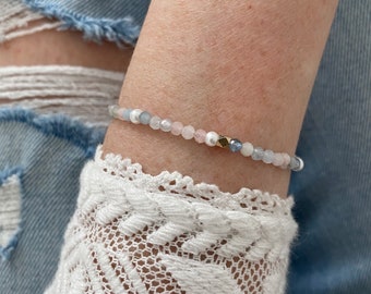 Morganit Armband Gravurplättchen personalisiert individualisierbar Gravur Perlen Perlenarmband verstellbar Freundschaftsarmband Nylon zart