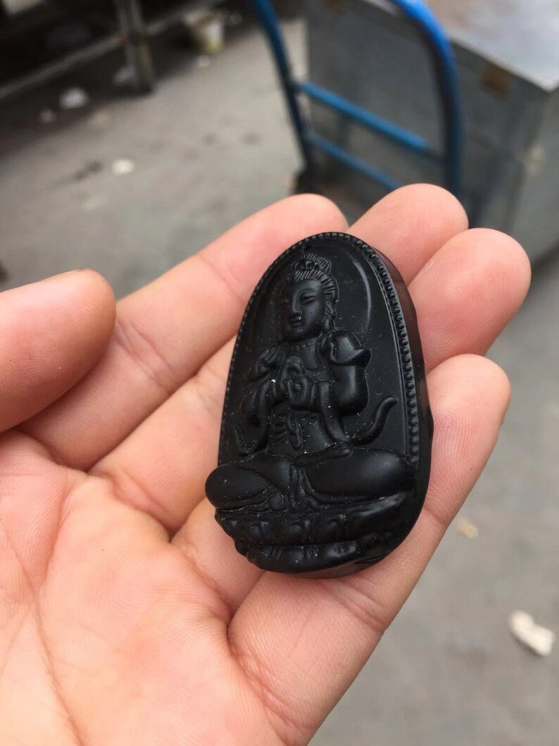 Natural charm fashion Hand-made Obsidian \u201cGuanyin\u201d Buddhism portrait pendant