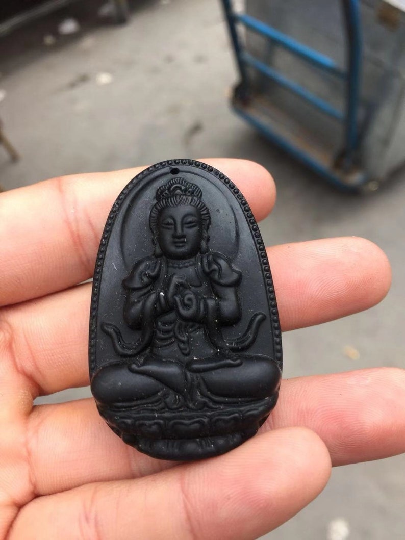 Natural charm fashion Hand-made Obsidian \u201cGuanyin\u201d Buddhism portrait pendant