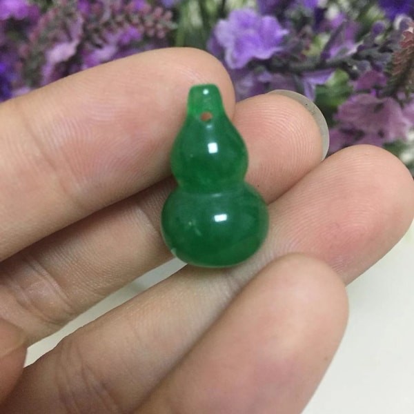 Natural charm fashion Hand-made Gourd shape jade pendant