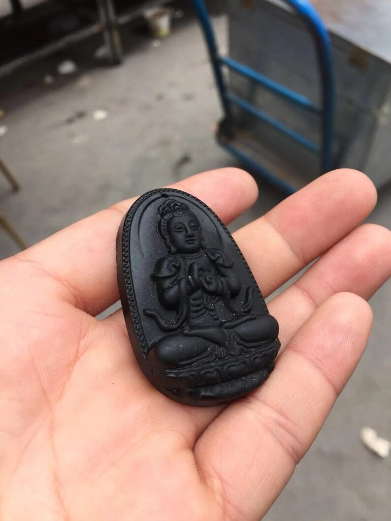 Natural charm fashion Hand-made Obsidian \u201cGuanyin\u201d Buddhism portrait pendant