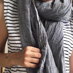 PAMUK Cotton Scarf: Dark Gray Handwoven Wrap with Speckles | Soft and Stylish Shawl for Him or Her | Gift Idea | PAMUK