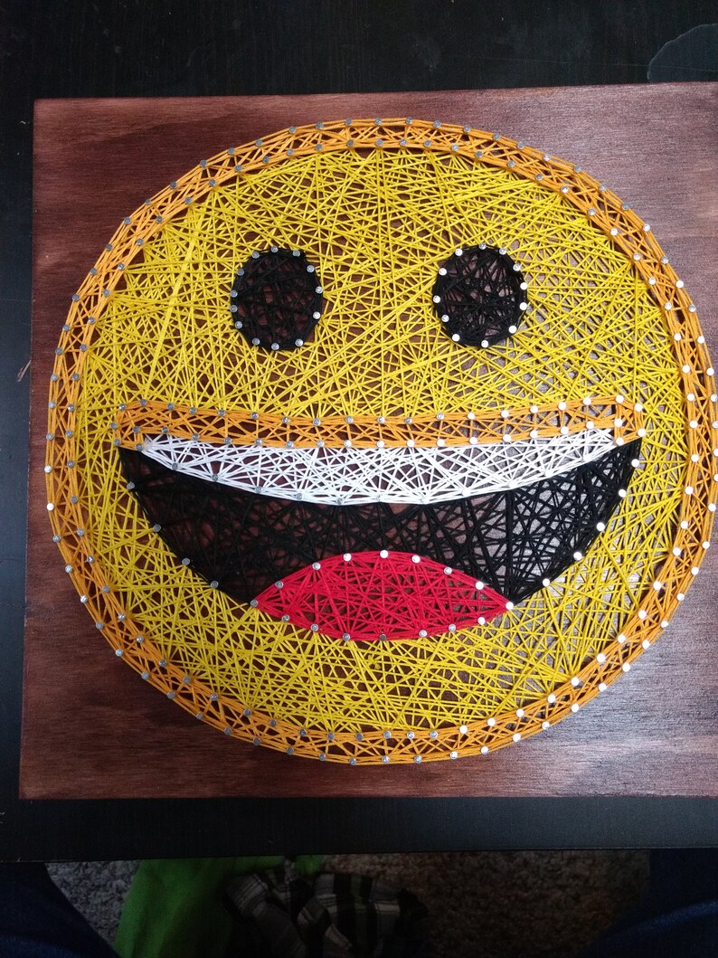 Grinning Cara Emoji String Art Etsy