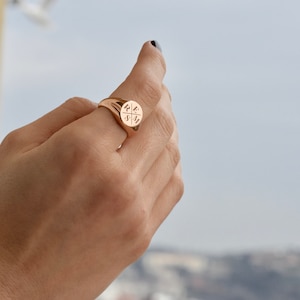 signet ring - Personalized Signet Ring - Initial Ring - Custom Initial Ring - Christmas Gift - Mother&#39;s Day Gift - Mom - Girlfriend