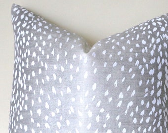 Ombré gradient Fawn Pillow cover Grey Ombré gradient Fawn Pillow cover Grey