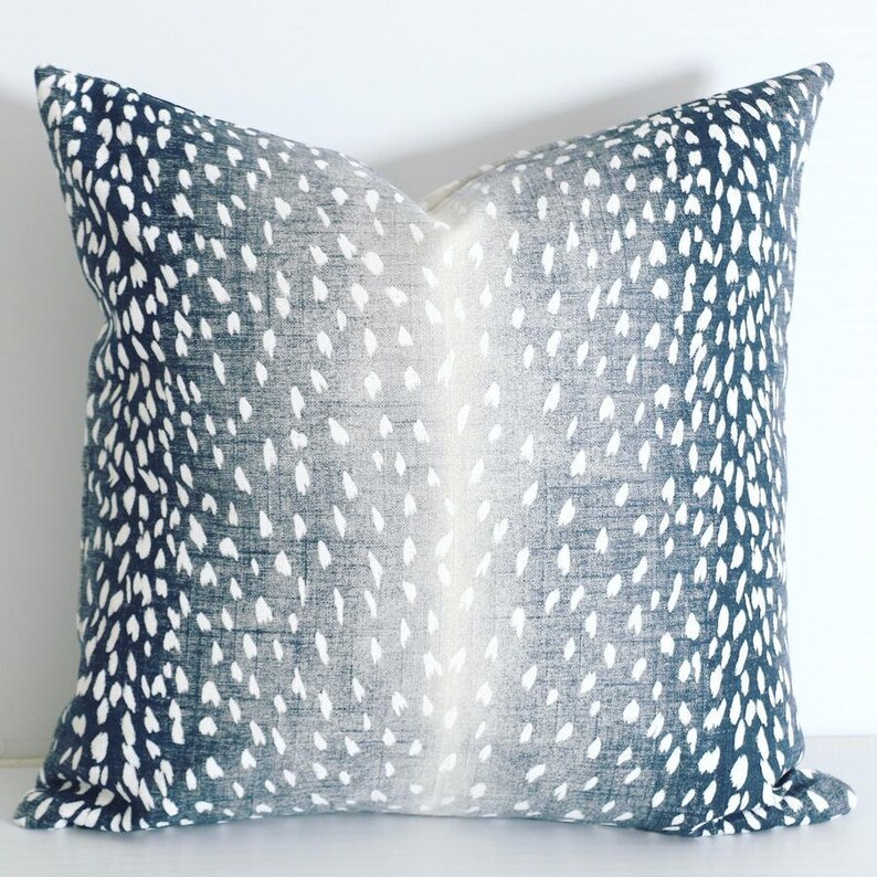 Ombré gradient Fawn Print Pillow cover Ombré gradient Fawn Pillow cover Grey