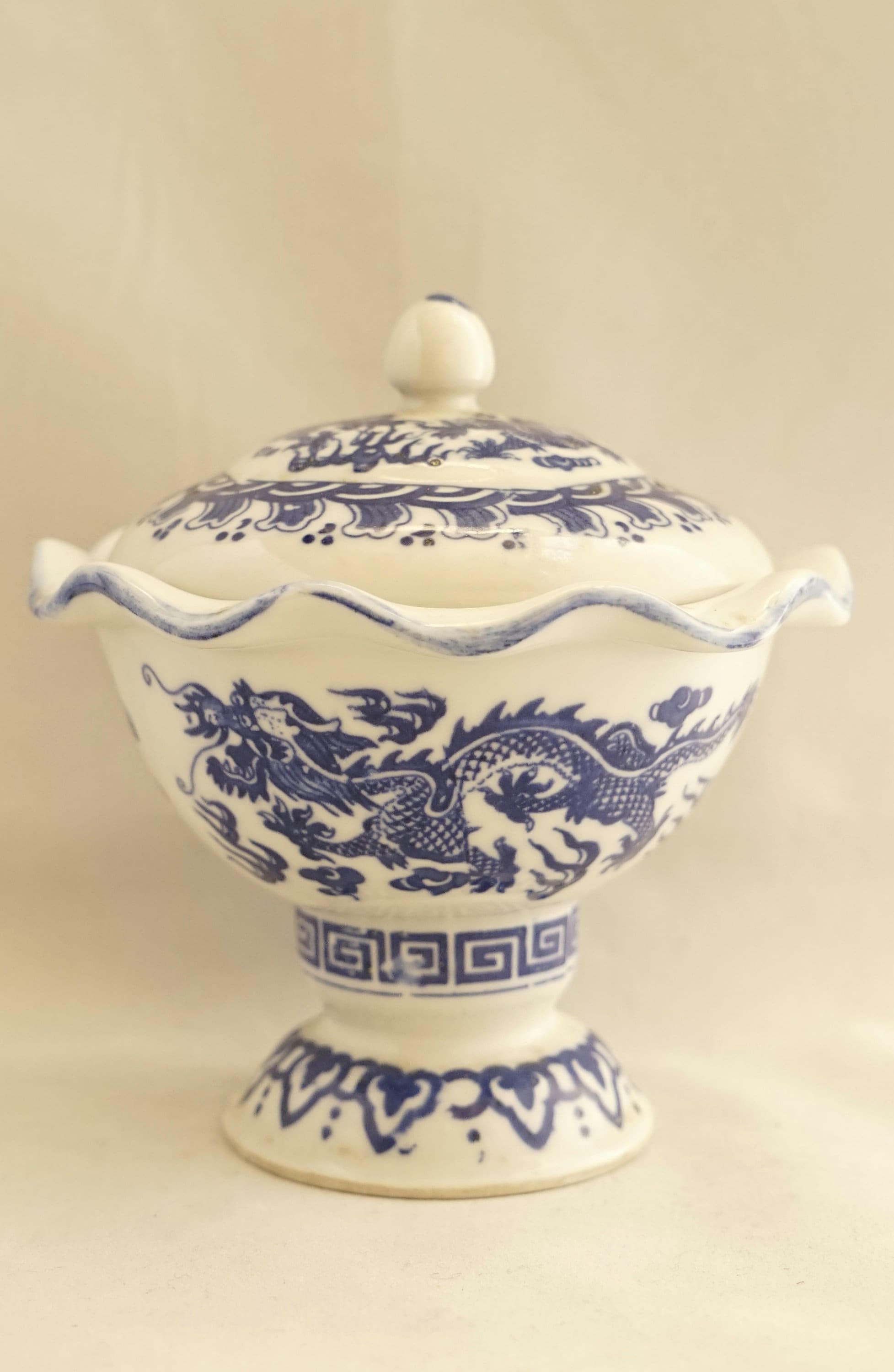 pot à couvercle en porcelaine de chine, bol bonbons, contenant dragon bleu et blanc, pot gingembre, objets d'art oriental, collection/studio
