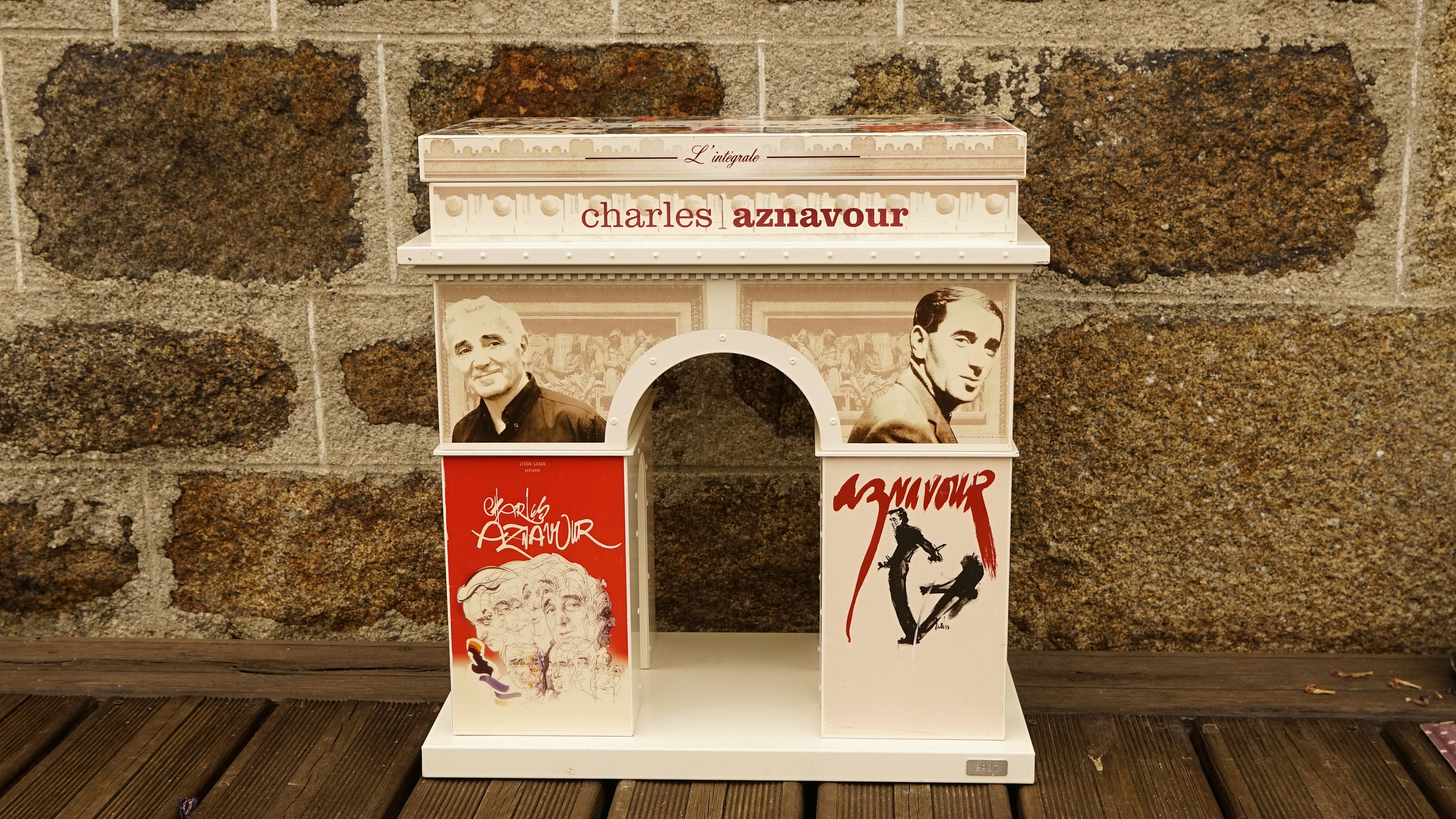 Vintage Français Grande Boîte en Métal Boîtier Cd Stockage Étagère Aznavour Arc de Triomphe Objets C