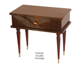 Table d'appoint vintage avec table de chevet en bois, France avec tiroir Meubles lourds du milieu du siècle / Studio français vintage