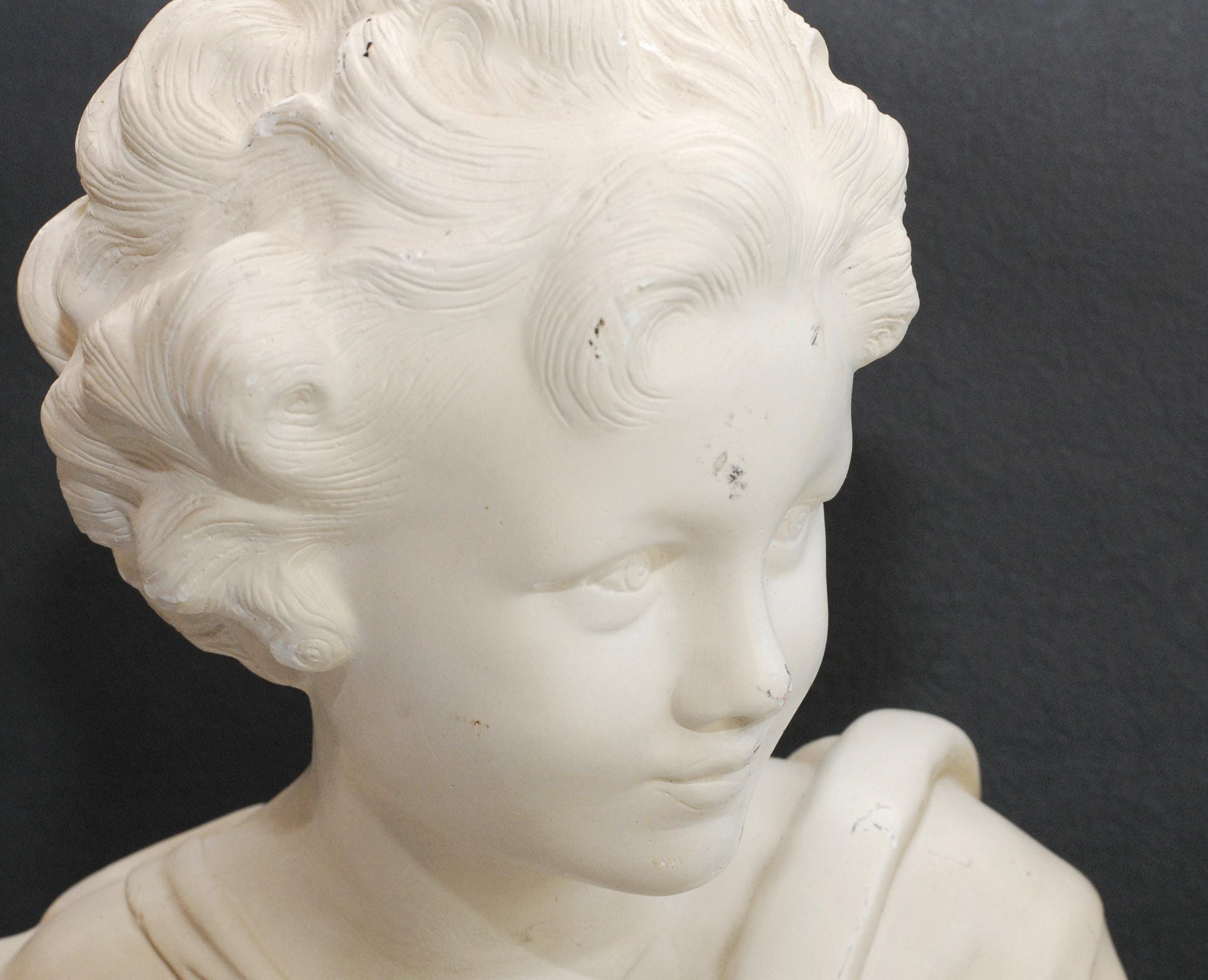 ヴィンテージのフランスの胸像、彫像、大型石膏彫刻の展示 - Etsy 日本