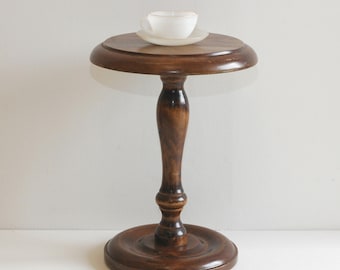 Vintage französischer Beistelltisch aus Holz, Pflanzenständer mit Sockel, Möbelstück aus geschnitztem Holz