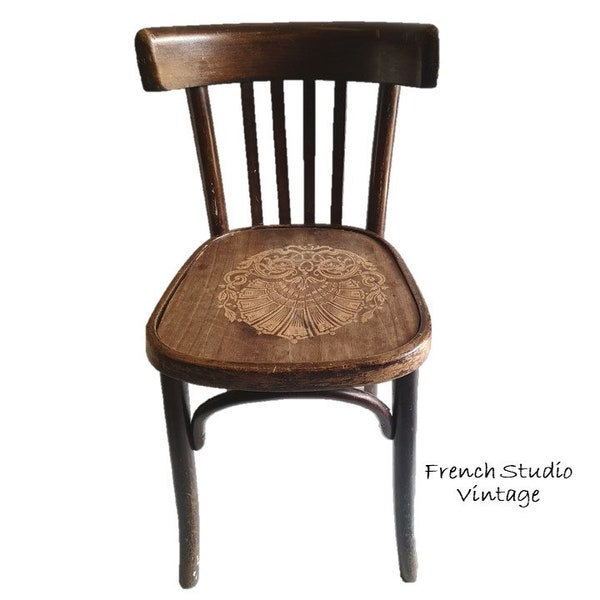 Chaise de style bistrot français vintage Thonet, chaises de thon en bois courbé, siège sculpté, présentoir de décoration d'intérieur / studio français vintage