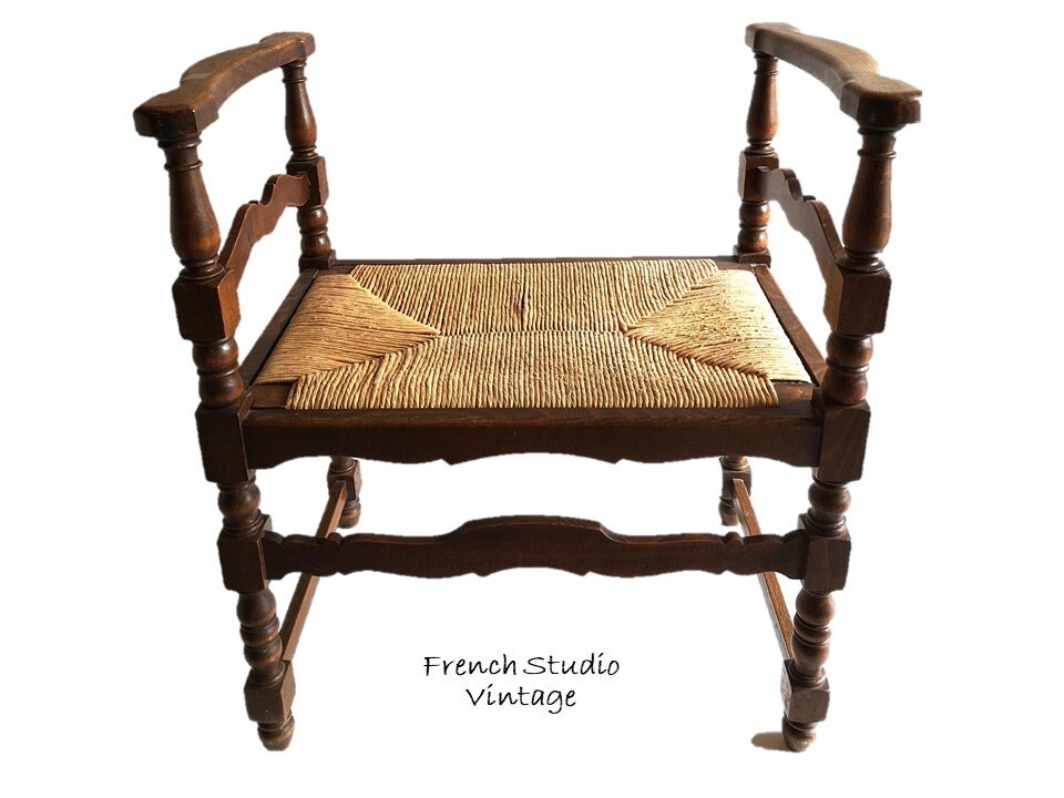 Vintage Français Wood Stool Bench Chair avec Rush Seat Country Home Furniture Decor Display/Studio V