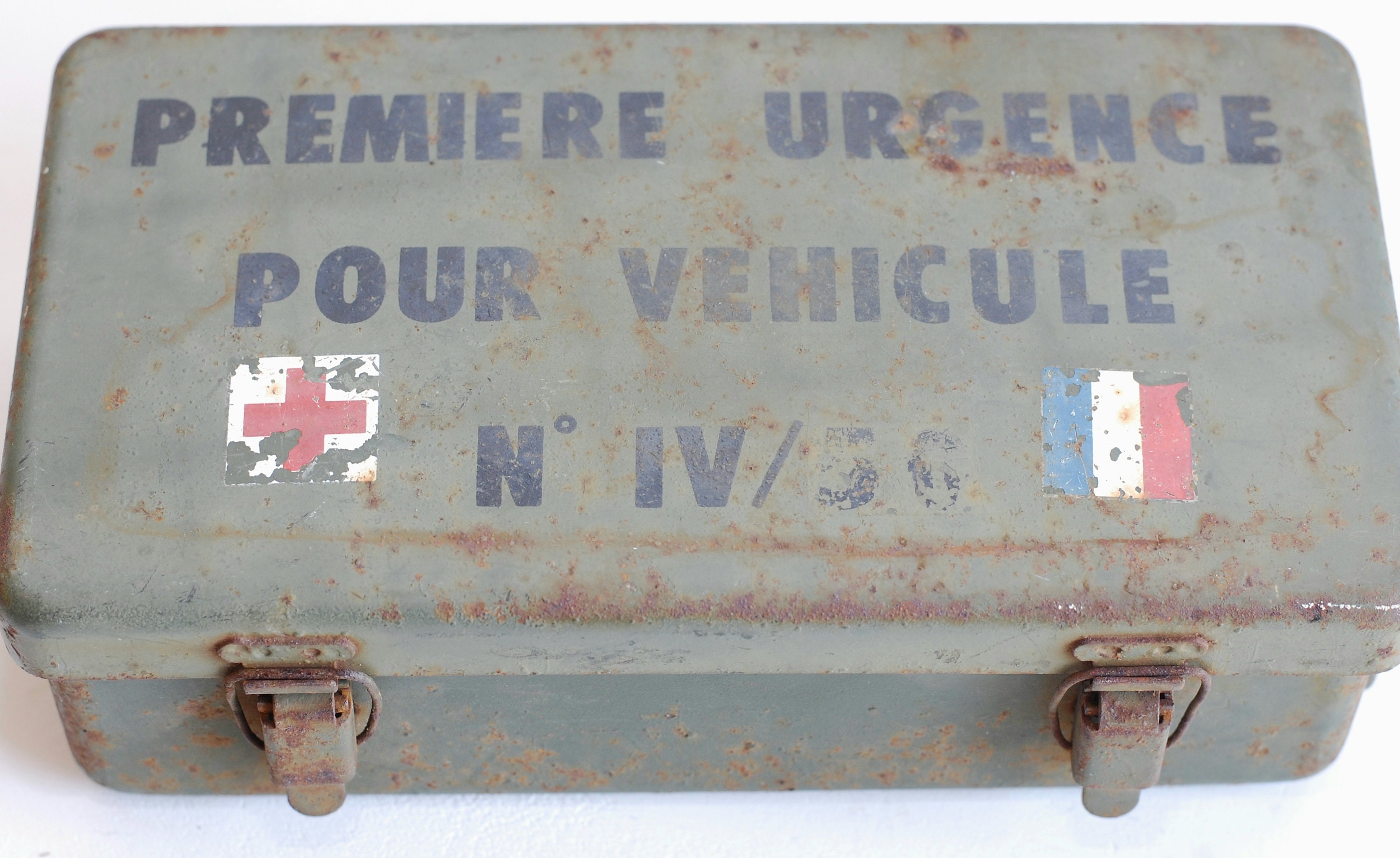 ヴィンテージフランス軍救急箱 - 第二次世界大戦時の金属製トラベル