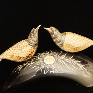 Vintage Horn Vögel Figuren Statue Handgeschnitzte Kunst Einzigartige Ornamente Display / FrenchStudioVintage