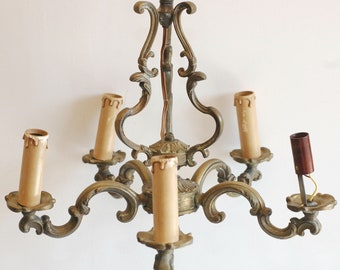 Lámpara de araña francesa antigua de latón: Lámpara de techo Art Nouveau de 5 brazos