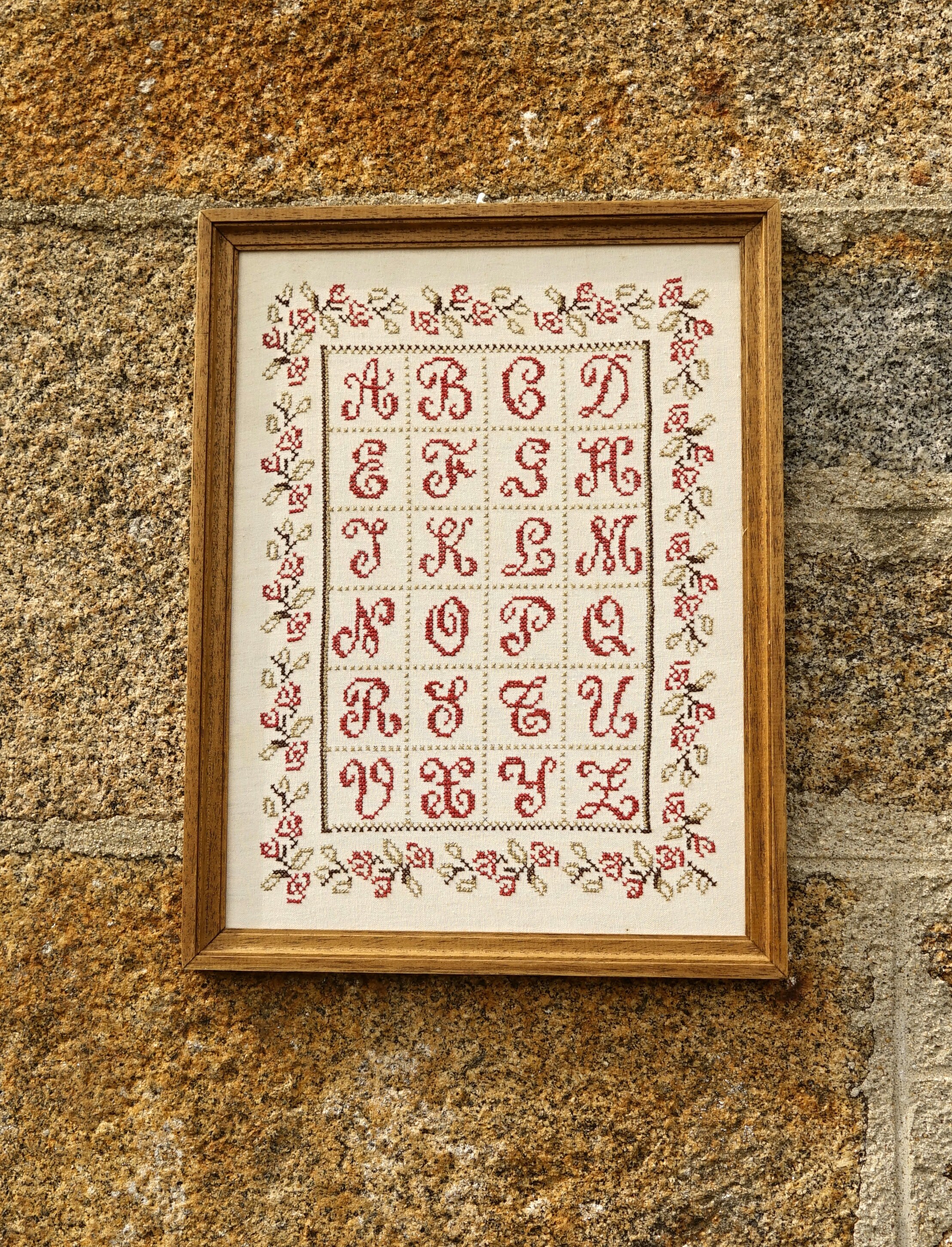 Vintage Français Alphabet Tapisserie en Bois Encadré Mur Accrochage Couture Aiguillette Affichage/st