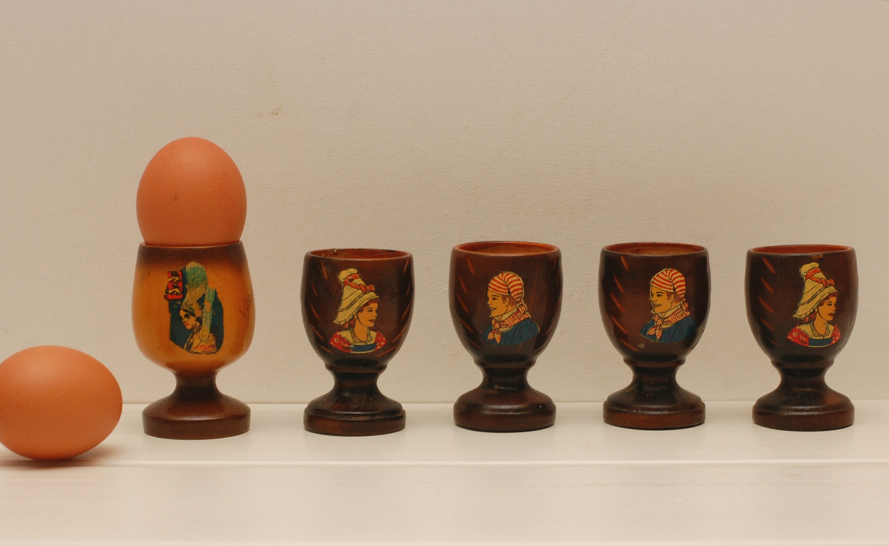 Tasses à Œufs Vintage Tasses en Bois Ensemble de 5 Expositions d'art Populaire Peintes La Main/Franç