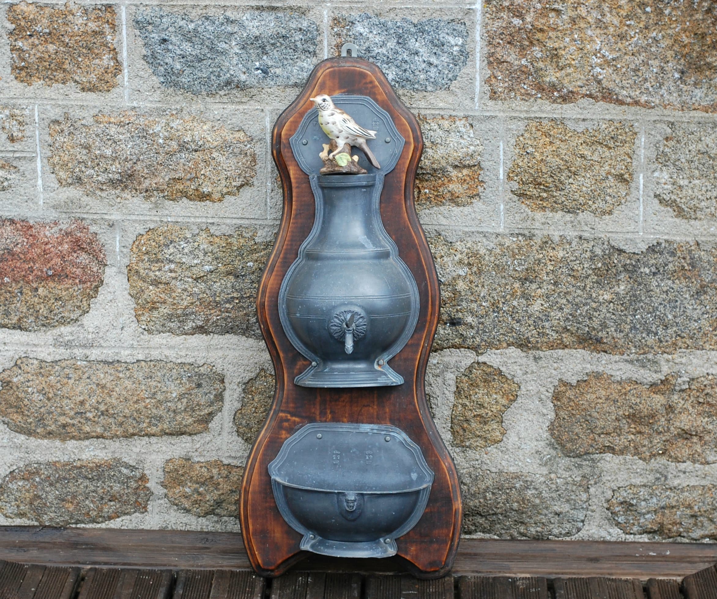 Vintage Français Étain Lavabo sur Chêne Backboard Bassin Fontaine d'eau Wall Hanging Décor/studio Vi