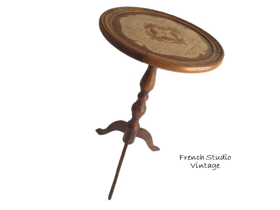 Vintage Français table
